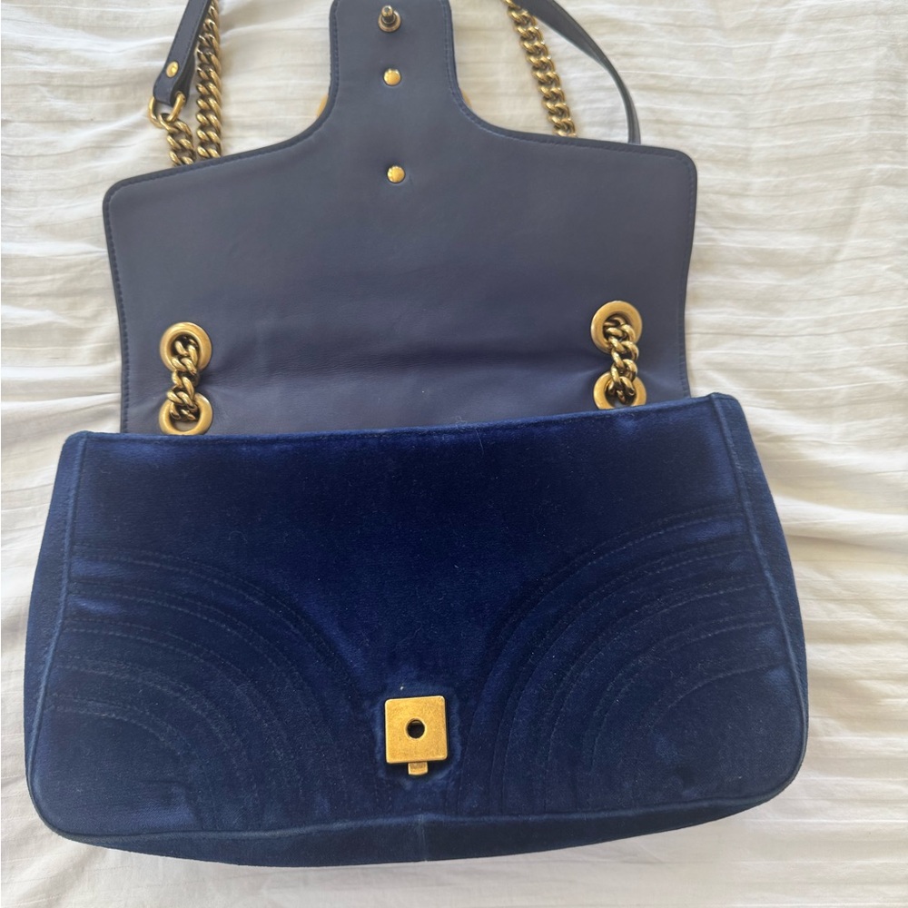 Gucci Dark Blue Shoulder Bag with Gold Chain - Picture 3 of 4